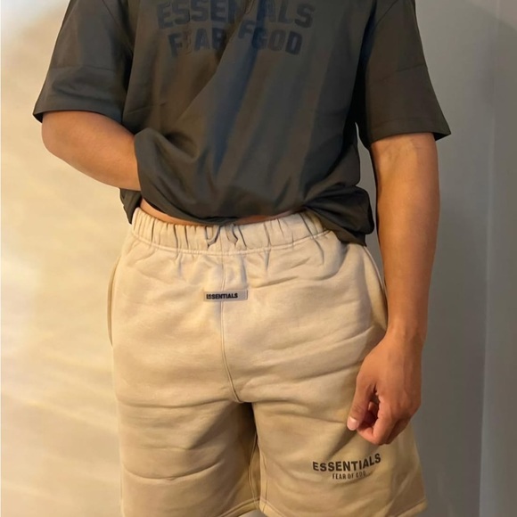 Essential shorts - Picture 4 of 4